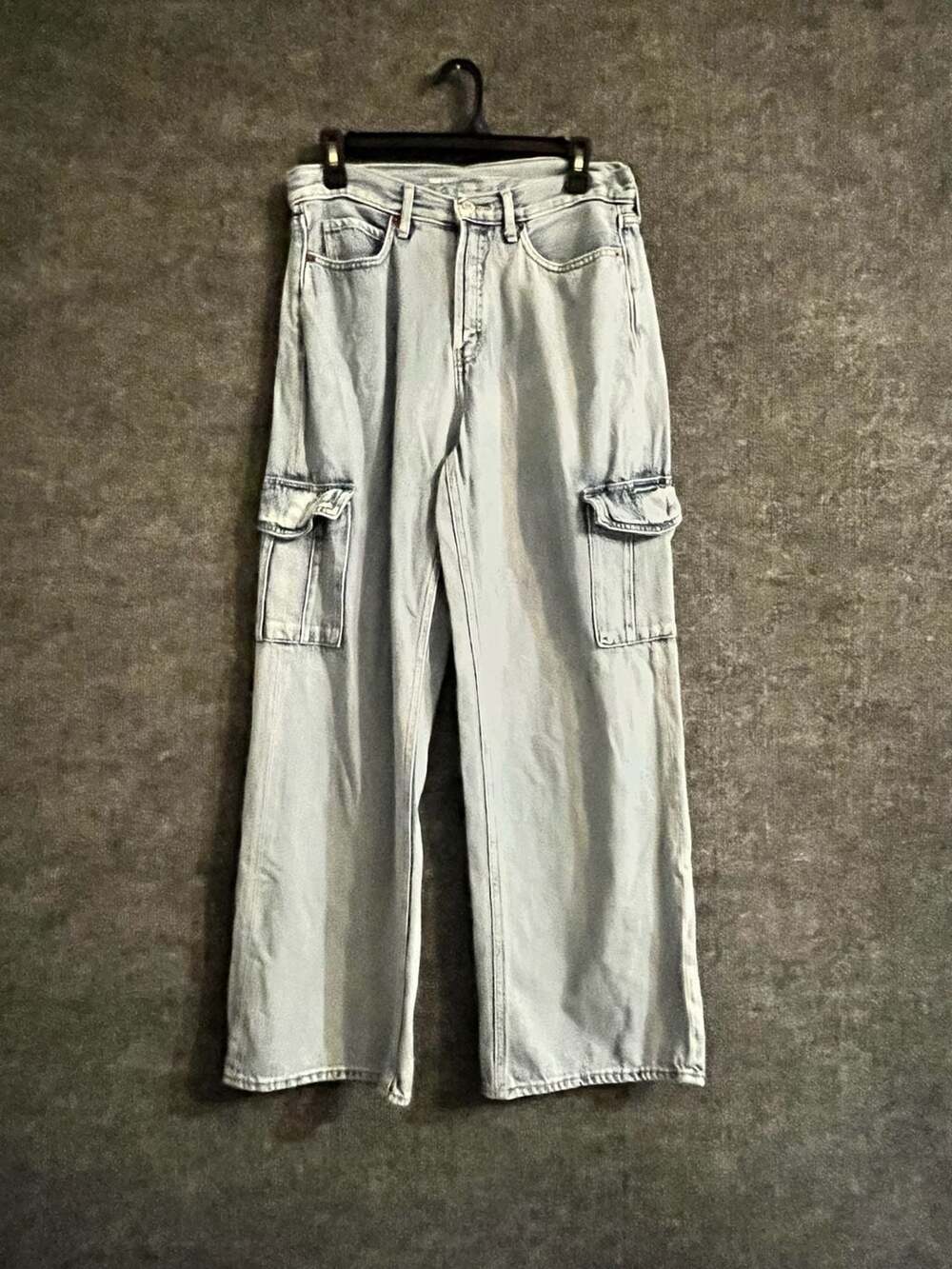 Old Navy Extra High-Rise Sky-Hi Wide-Leg Cargo Jeans 002-041
